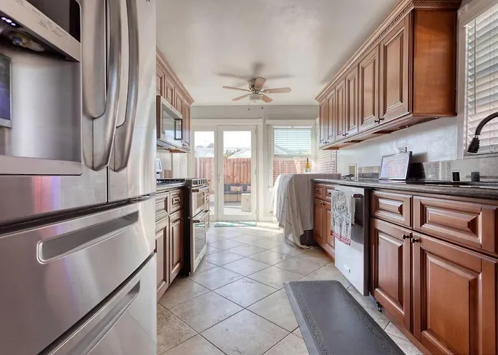 New Belmont Shore Retreat With Free Parking Walk To Beaches
